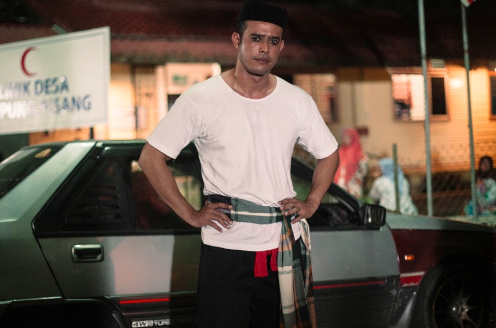 Zul memegang watak Solihin, seorang guru silat.